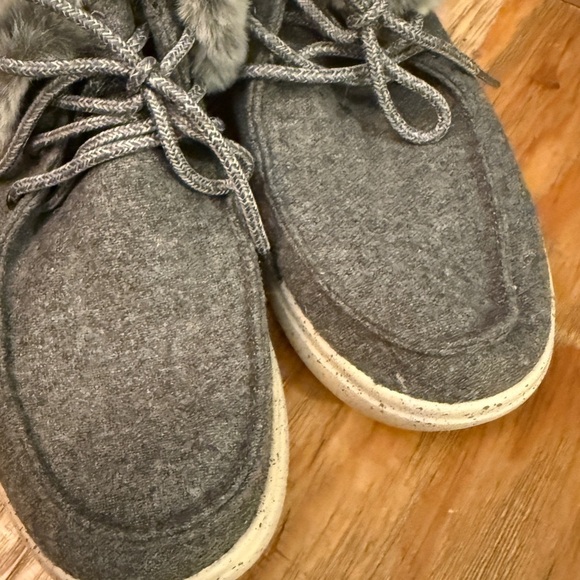 BOBS from Skechers Gray Faux Fur Top Shoe So Soft Cozy Great Cond! See pics 6.5W - Picture 2 of 6